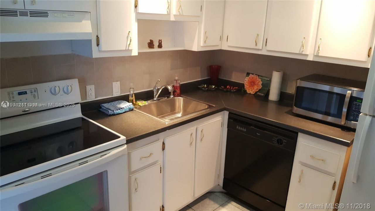 3401 N Country Club Dr, Unit 412, Aventura, FL 33180 Photo