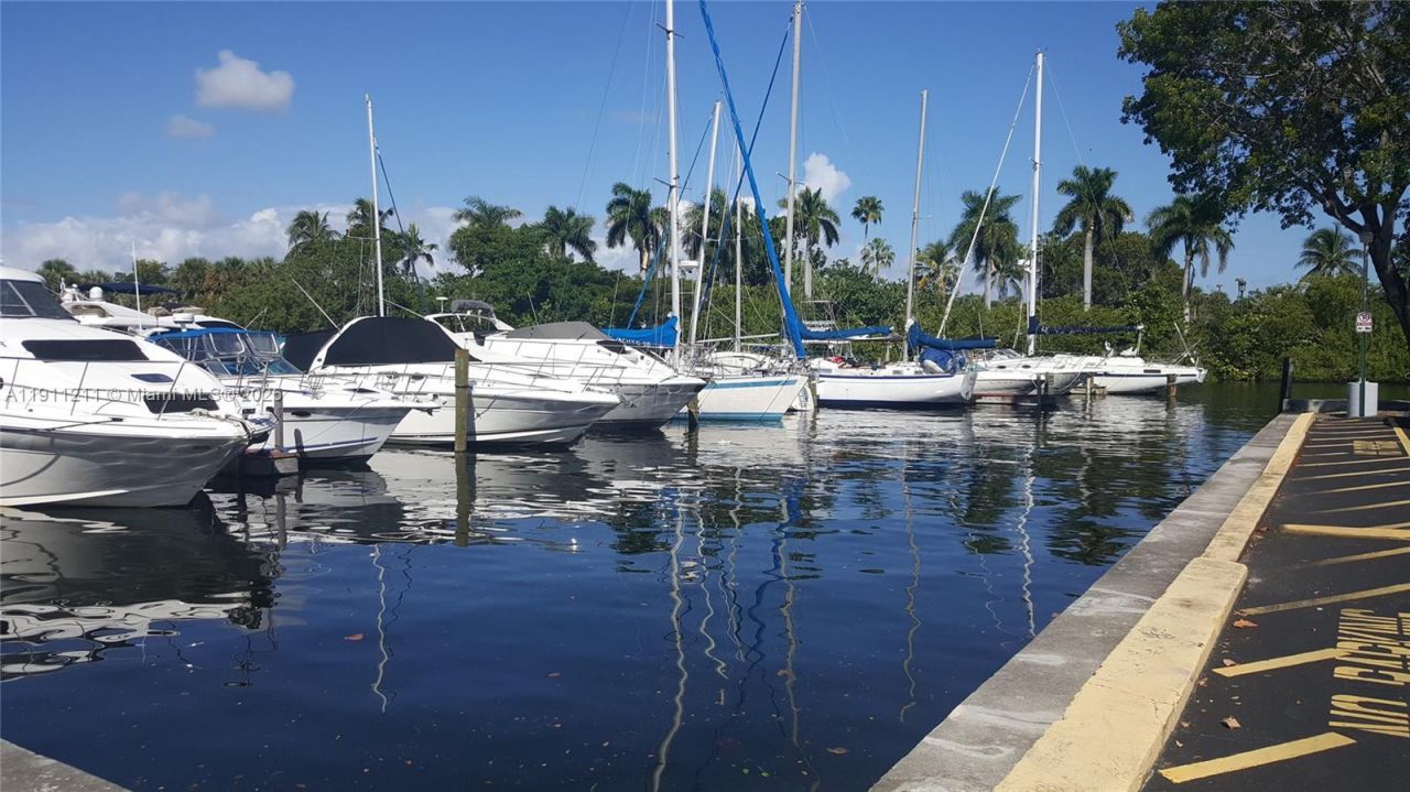 3401 N Country Club Dr, Unit 412, Aventura, FL 33180 Photo