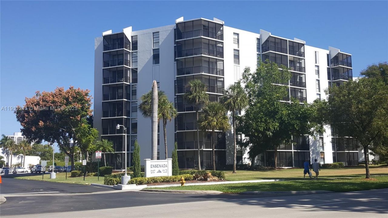 3401 N Country Club Dr, Unit 412, Aventura, FL 33180 Photo