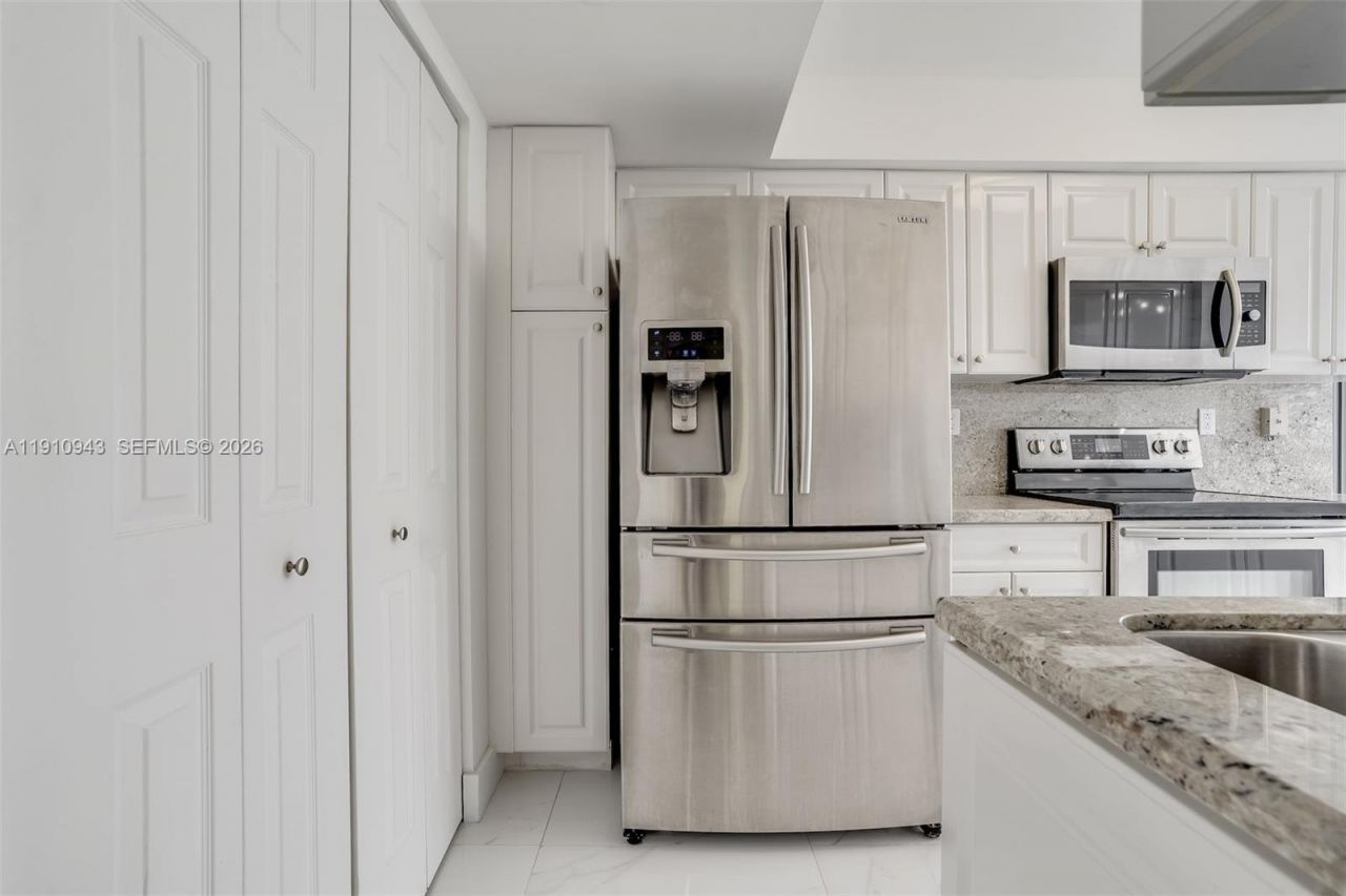 3500 Mystic Pointe Dr, Unit 1205, Aventura, FL 33180 Photo