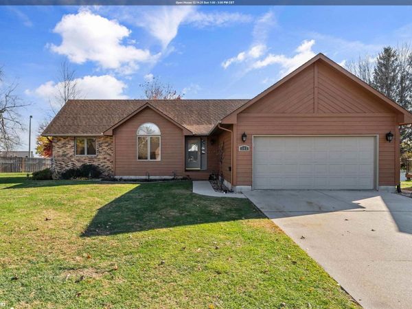 302 Richard Lane, Marshalltown, IA 50158
