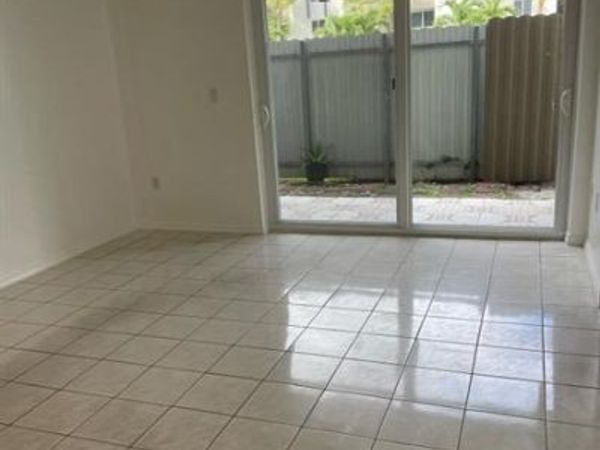 10000 NW 80th Ct, Unit 2163, Hialeah Gardens, FL 33016