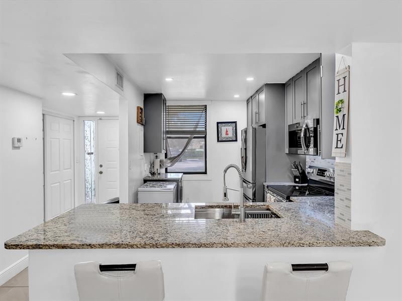 2659 N Carambola Circle, Unit 106, Pompano Beach, FL 33066 Photo