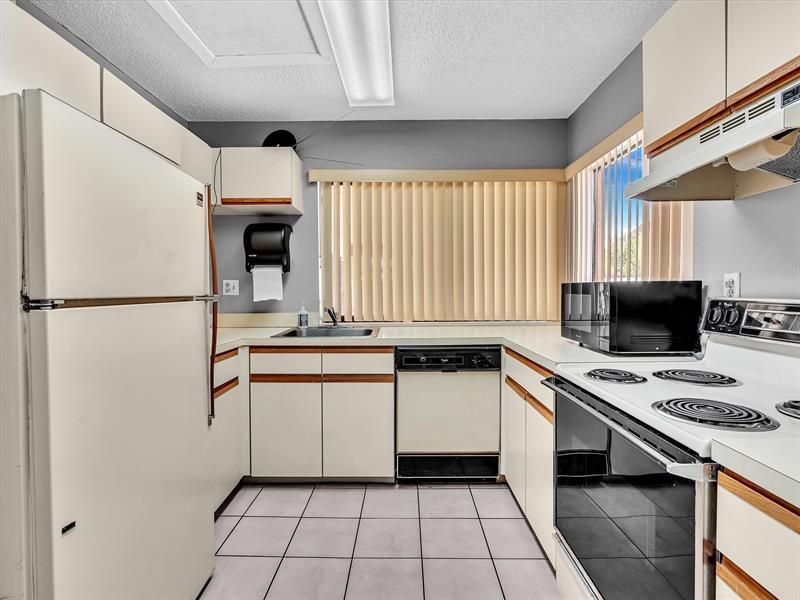 2659 N Carambola Circle, Unit 106, Pompano Beach, FL 33066 Photo