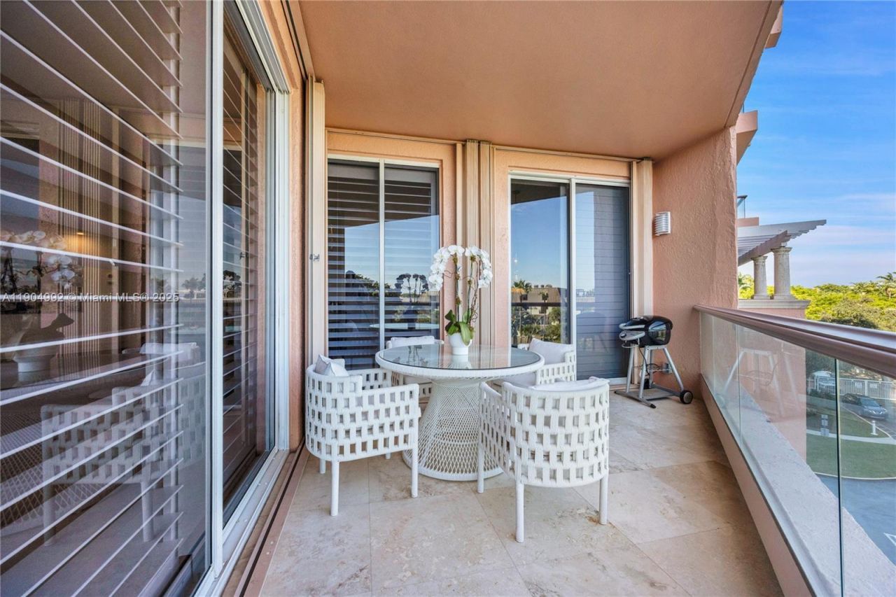 10 Edgewater Dr, Unit 4F, Coral Gables, FL 33133 Photo