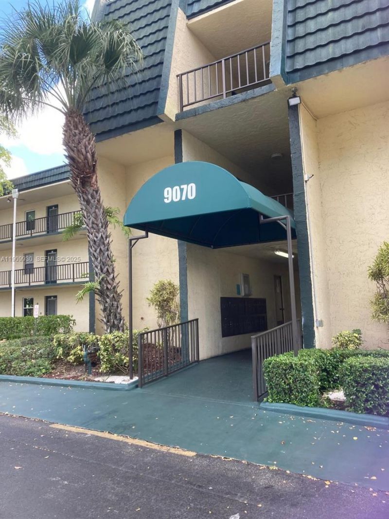 9070 Lime Bay Blvd, Unit 108, Tamarac, FL 33321 Photo