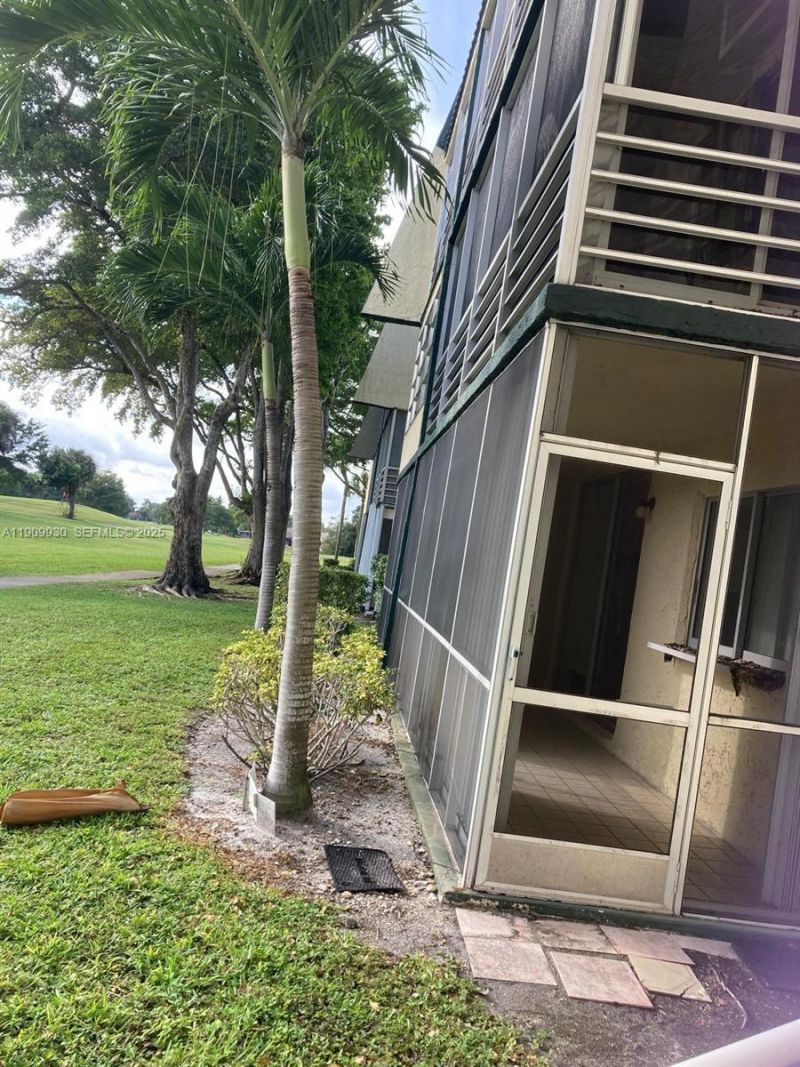 9070 Lime Bay Blvd, Unit 108, Tamarac, FL 33321 Photo