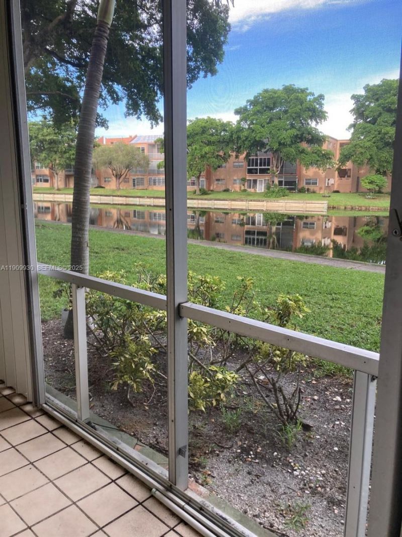 9070 Lime Bay Blvd, Unit 108, Tamarac, FL 33321 Photo