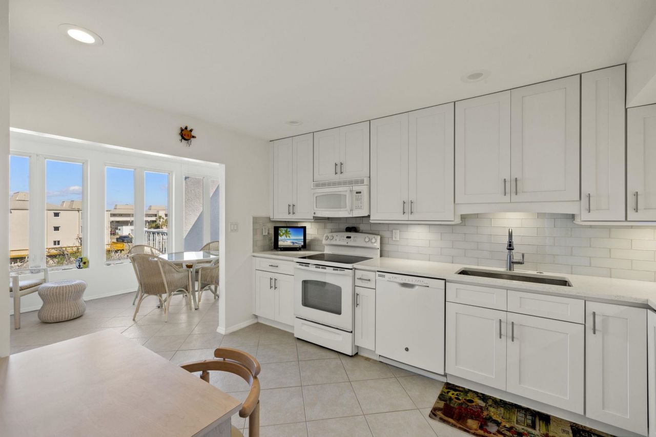 200 Periwinkle Way, Unit 315, Sanibel, FL 33957 Photo