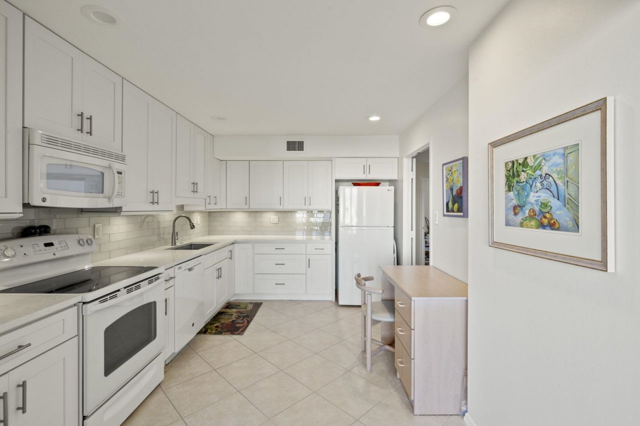 200 Periwinkle Way, Unit 315, Sanibel, FL 33957 Photo