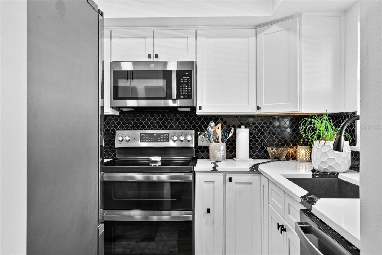 7223 Cloister Drive, Unit 111, Sarasota, FL 34231 Photo