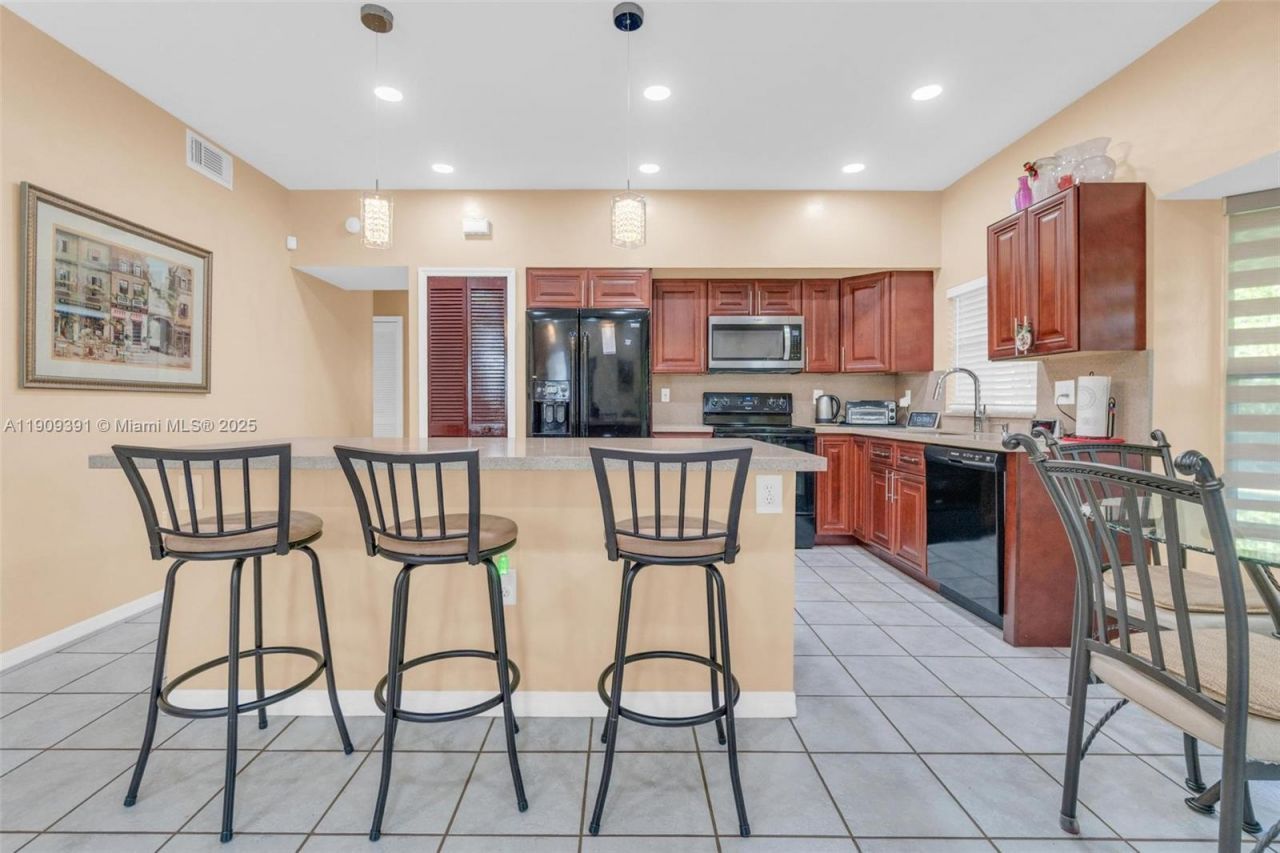 18865 NW 1st St, Pembroke Pines, FL 33029 Photo