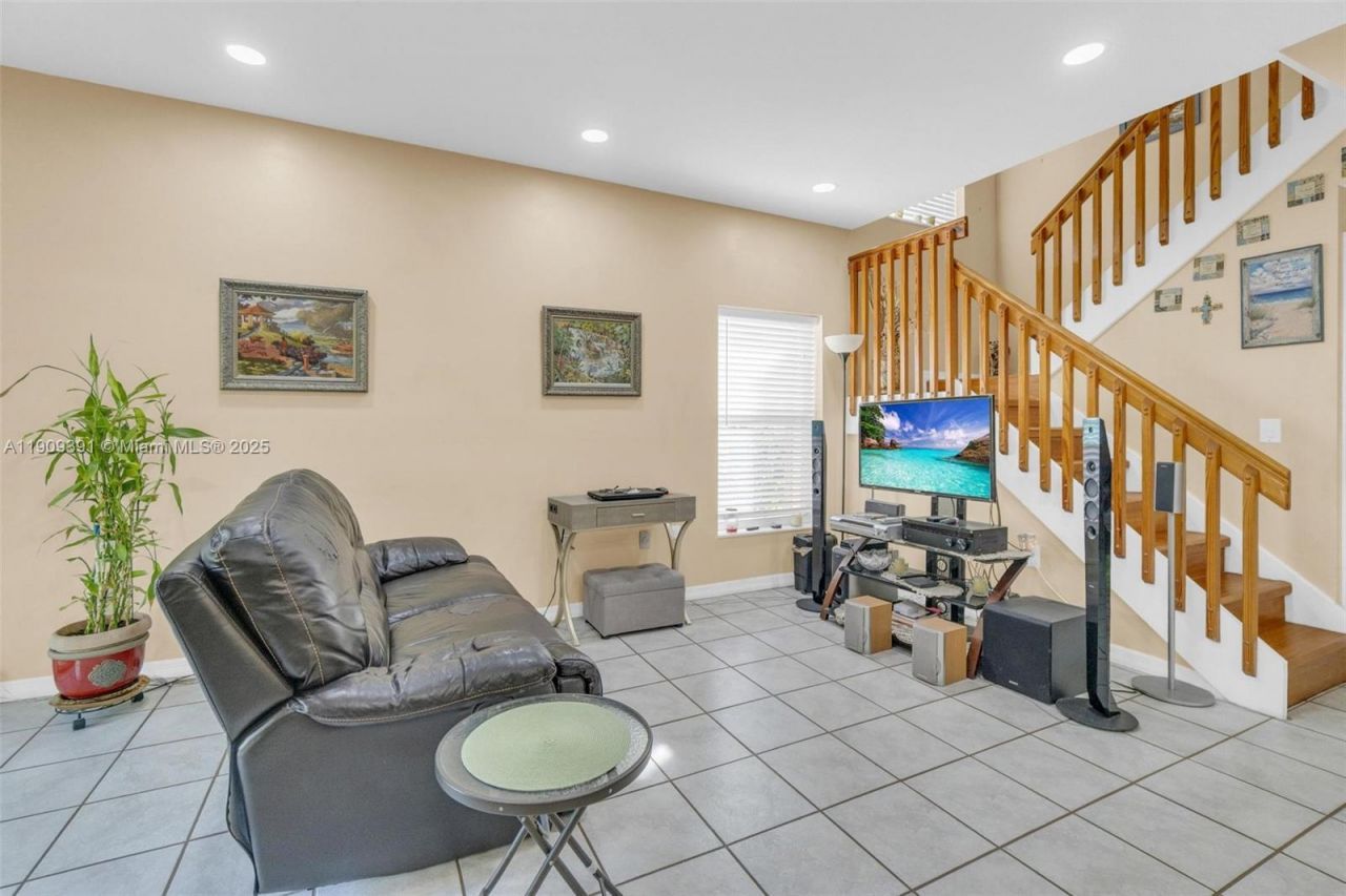 18865 NW 1st St, Pembroke Pines, FL 33029 Photo