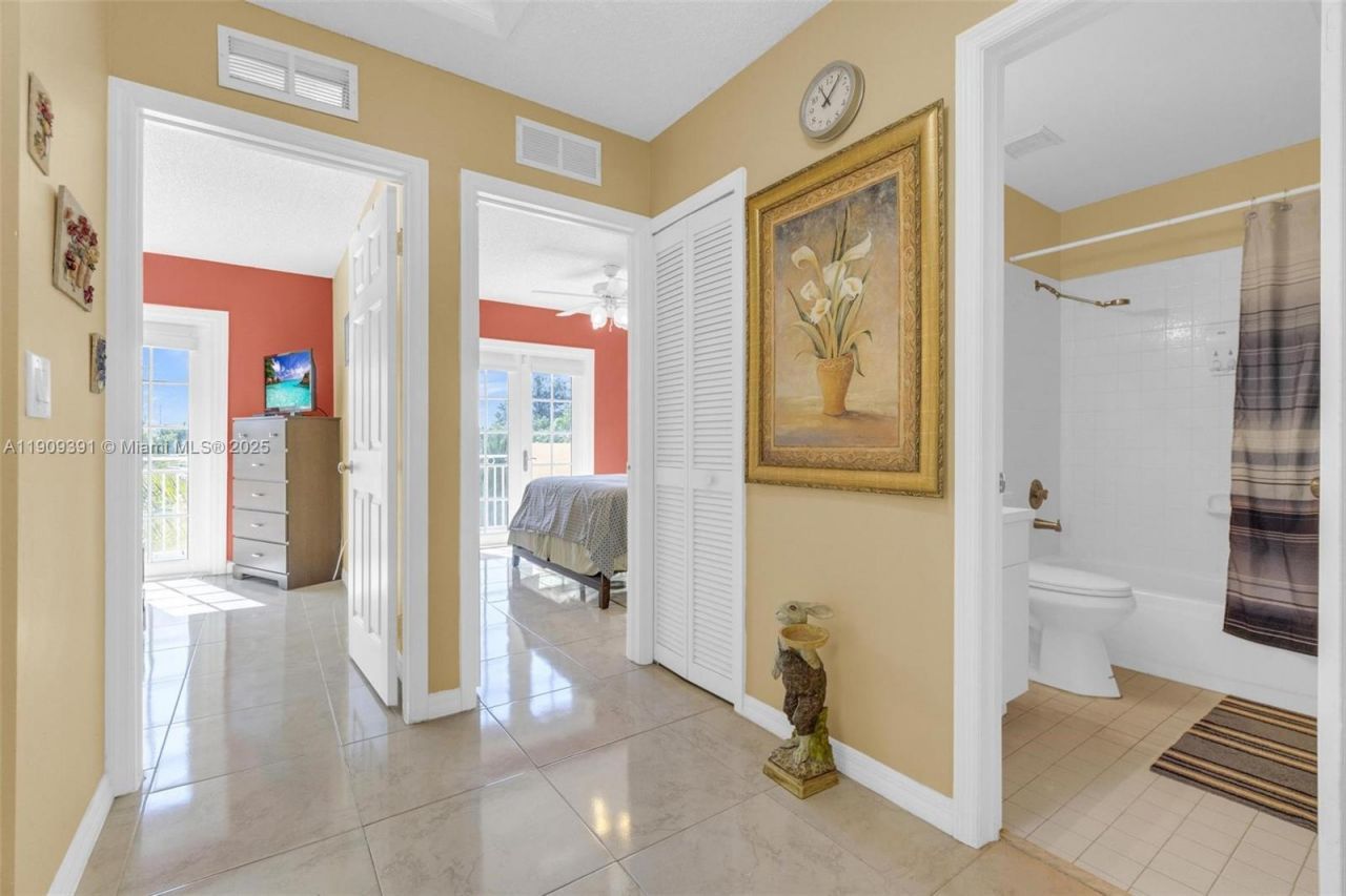 18865 NW 1st St, Pembroke Pines, FL 33029 Photo