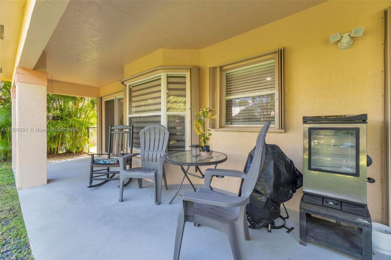 18865 NW 1st St, Pembroke Pines, FL 33029 Photo