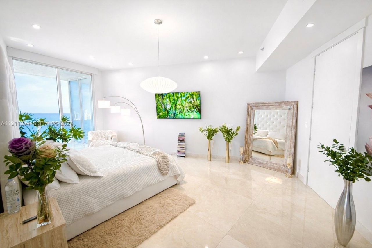 16001 Collins Ave, Unit 2203, Sunny Isles Beach, FL 33160 Photo