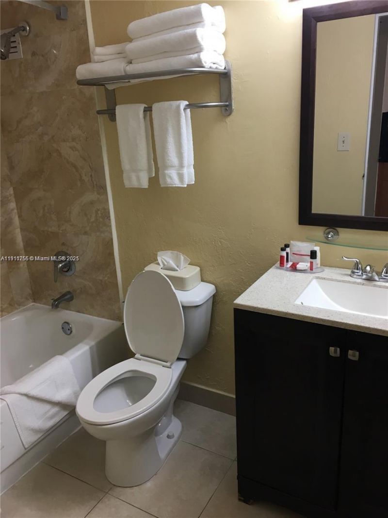 19201 Collins Ave, Unit 904, Sunny Isles Beach, FL 33160 Photo