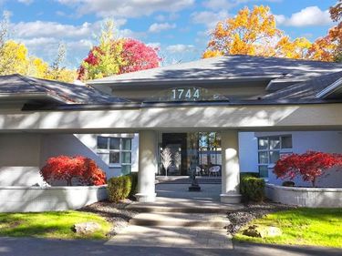 1744 Heron Ridge Drive, Bloomfield Hills, MI 48302