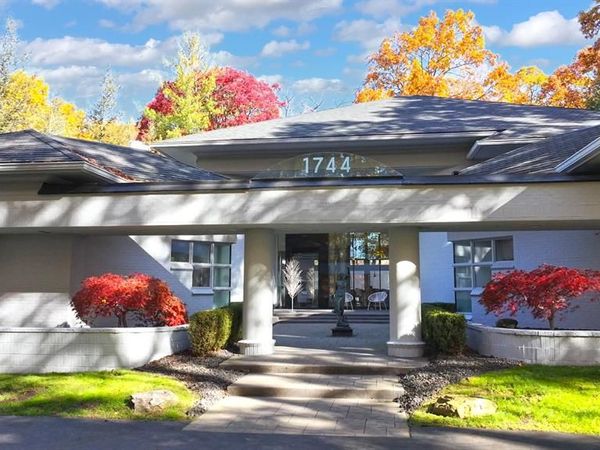 1744 Heron Ridge Drive, Bloomfield Hills, MI 48302