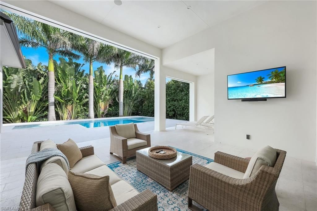 3200 Crayton Rd, Naples, FL 34103 Photo