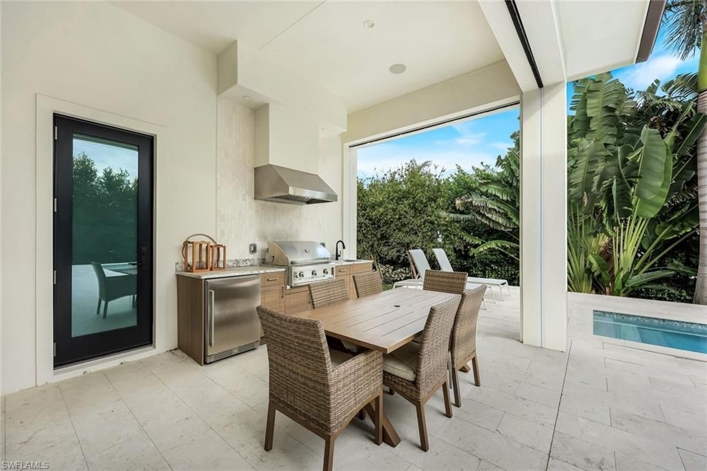 3200 Crayton Rd, Naples, FL 34103 Photo