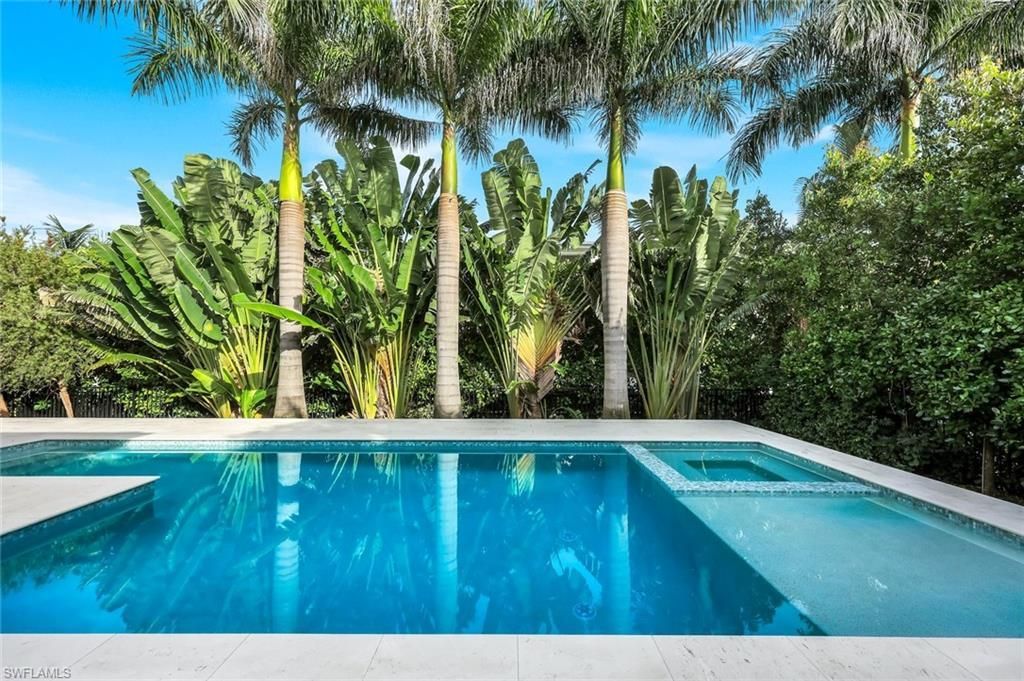 3200 Crayton Rd, Naples, FL 34103 Photo