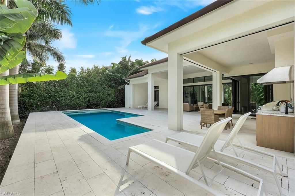 3200 Crayton Rd, Naples, FL 34103 Photo