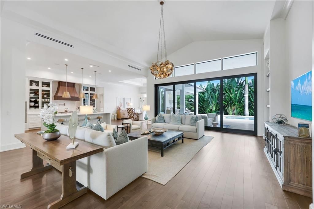 3200 Crayton Rd, Naples, FL 34103 Photo