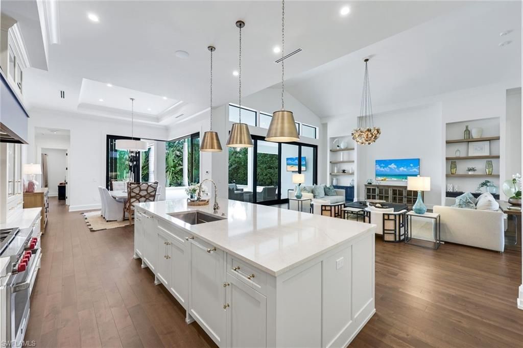 3200 Crayton Rd, Naples, FL 34103 Photo