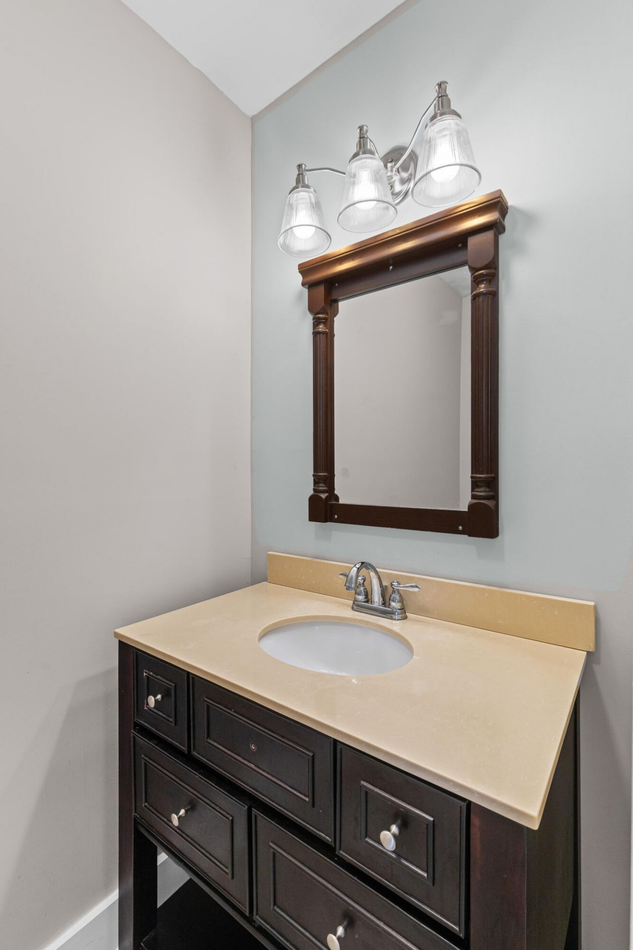 1944 Old Fort Avenue Photo 13