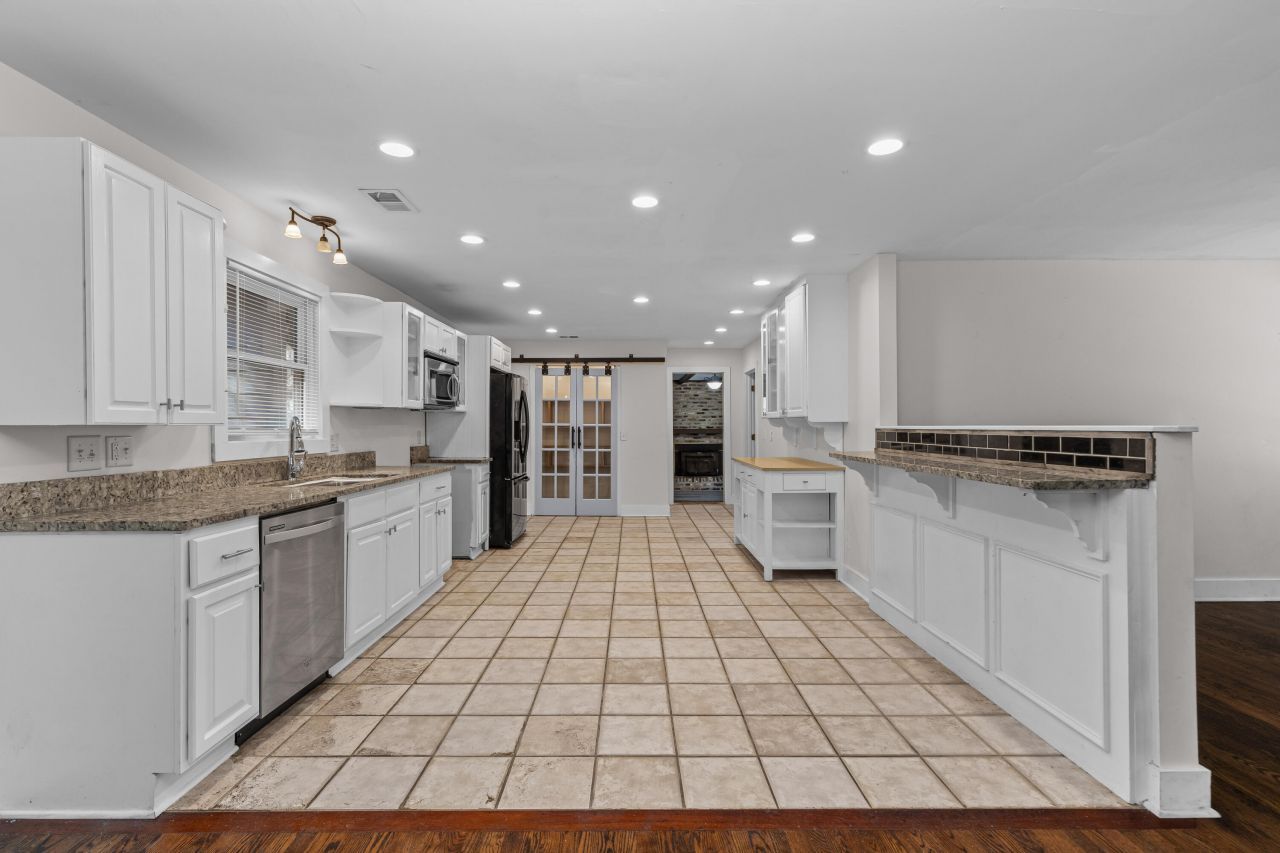 1944 Old Fort Avenue Photo 7