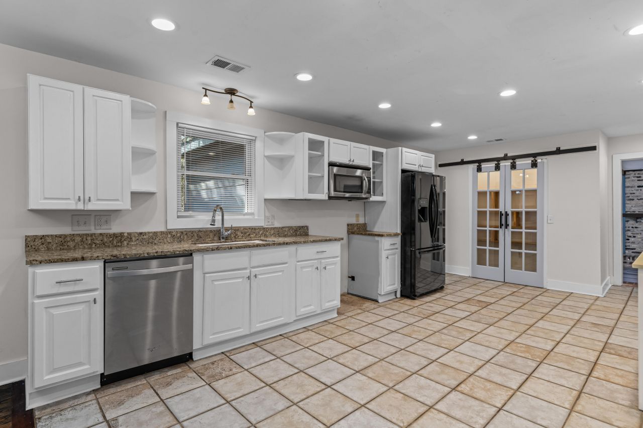 1944 Old Fort Avenue Photo 8