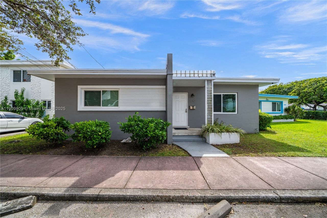 2010 Calais Dr, Miami Beach, FL 33141 Photo