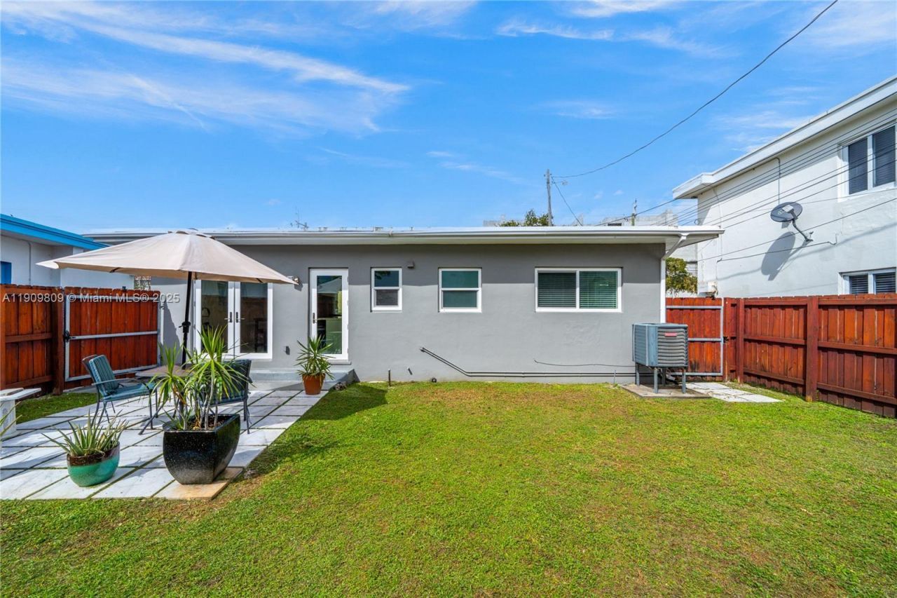 2010 Calais Dr, Miami Beach, FL 33141 Photo