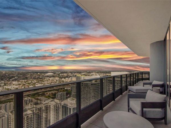1000 Brickell Plz, Unit PH5807, Miami, FL 33131