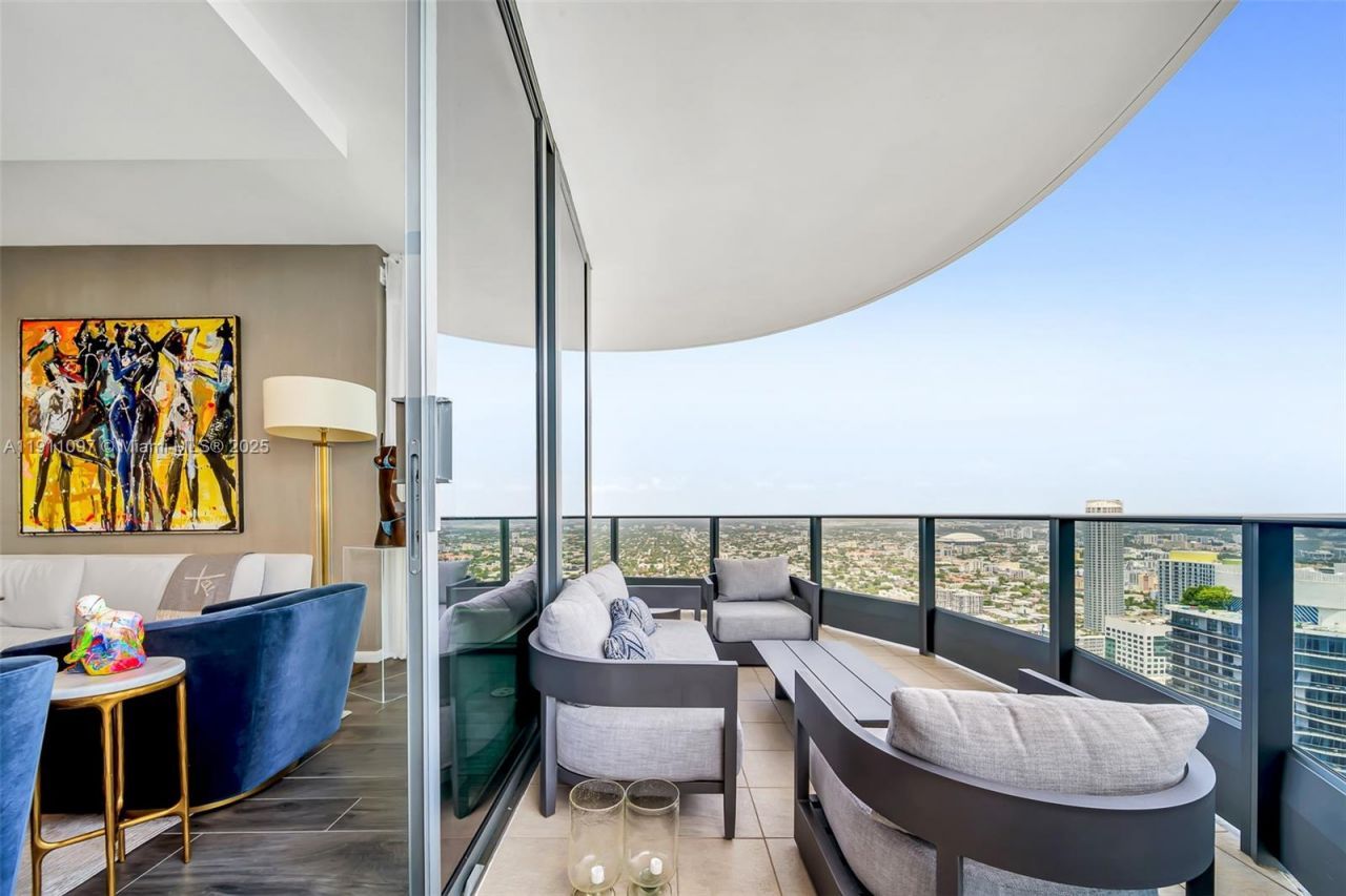 1000 Brickell Plz, Unit PH5807, Miami, FL 33131 Photo