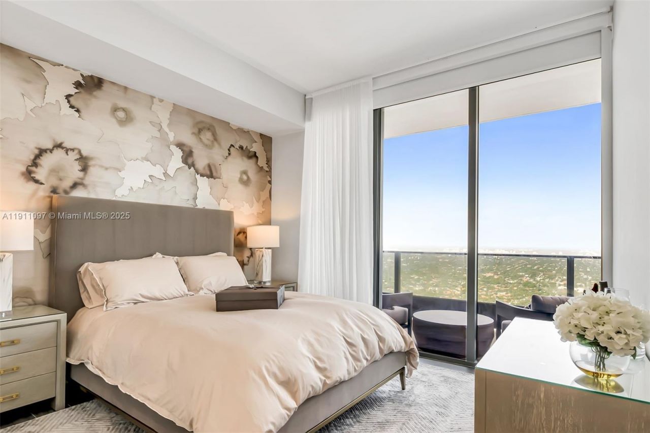 1000 Brickell Plz, Unit PH5807, Miami, FL 33131 Photo