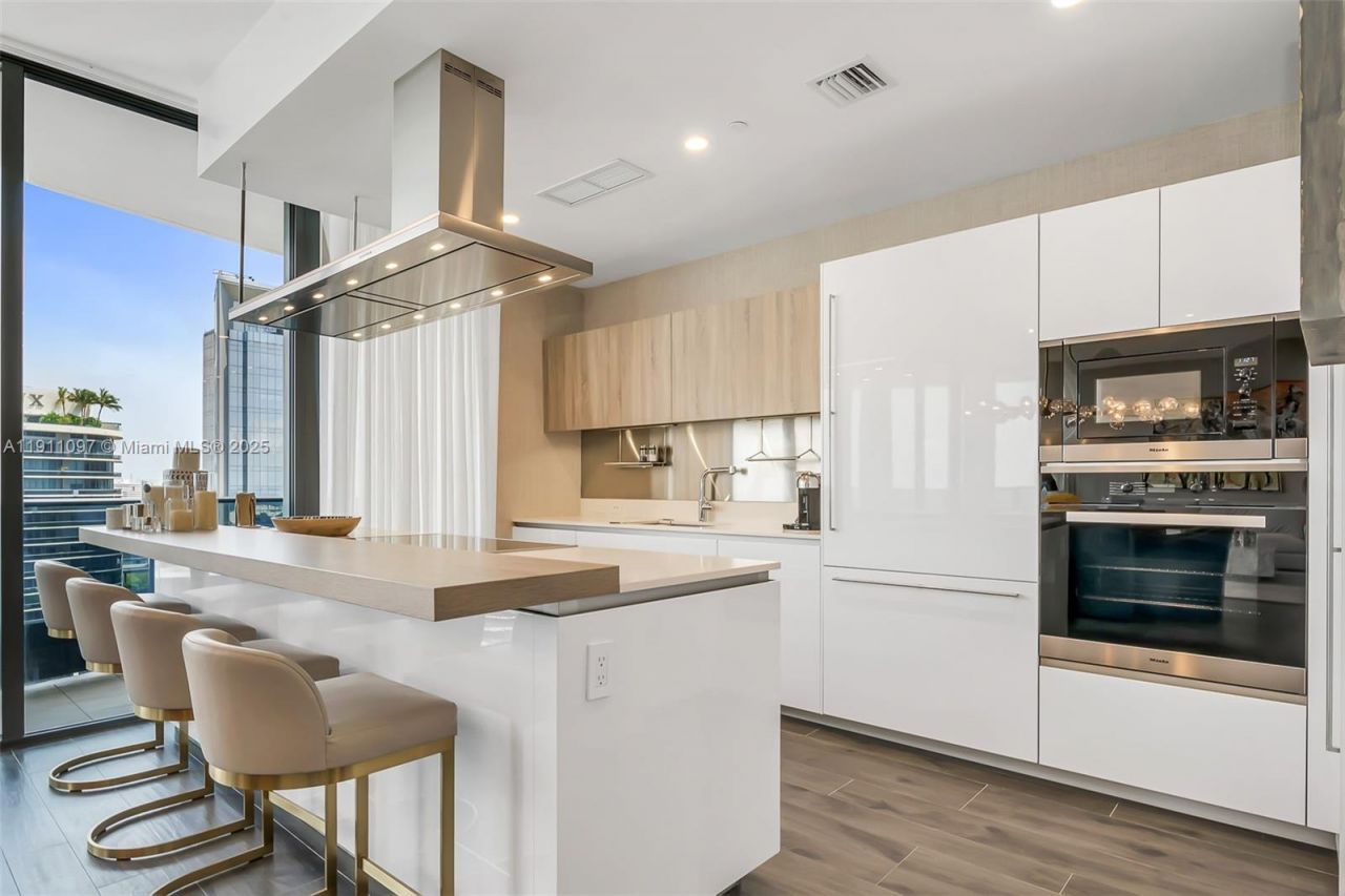 1000 Brickell Plz, Unit PH5807, Miami, FL 33131 Photo