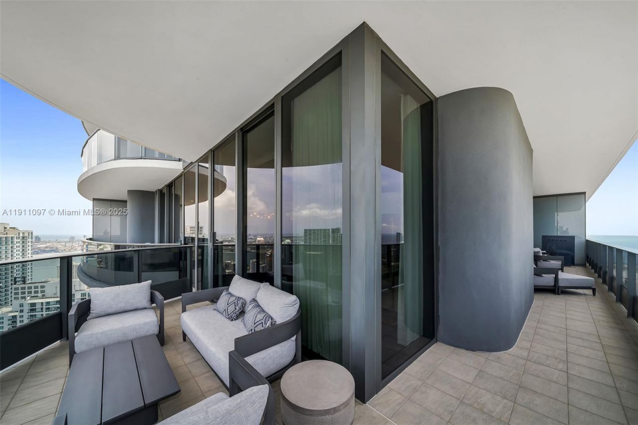 1000 Brickell Plz, Unit PH5807, Miami, FL 33131 Photo