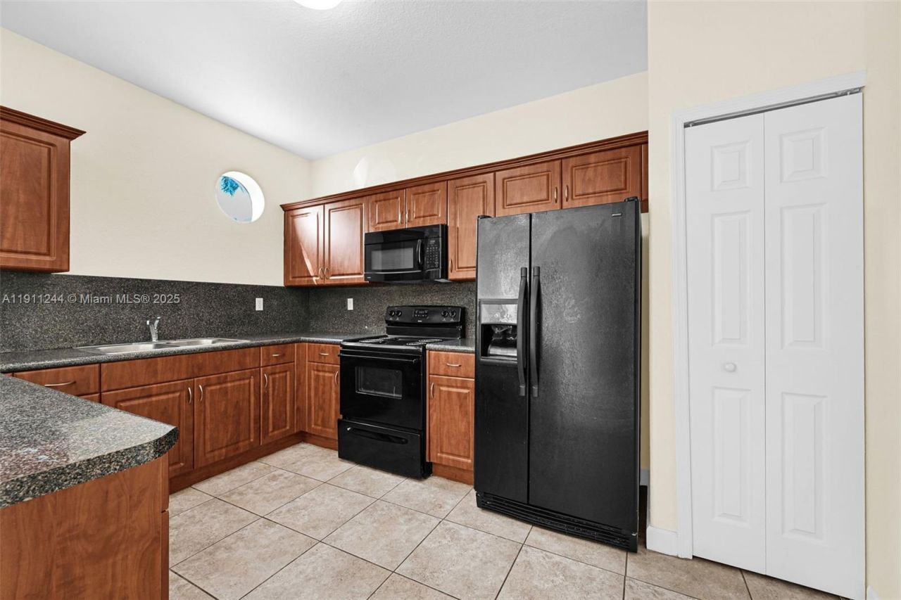 Please Call For Address, Unit 104, Miami, FL 33172 Photo