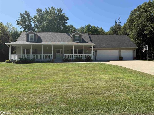 609 S Cedar Avenue, Graettinger, IA 51342