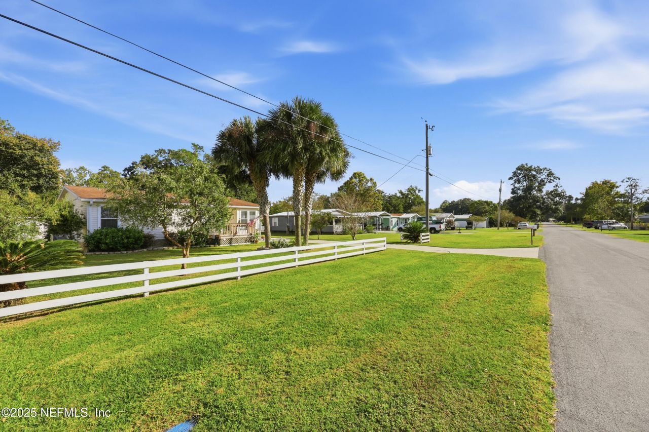 112 Waterside Avenue, Satsuma, FL 32189 Photo