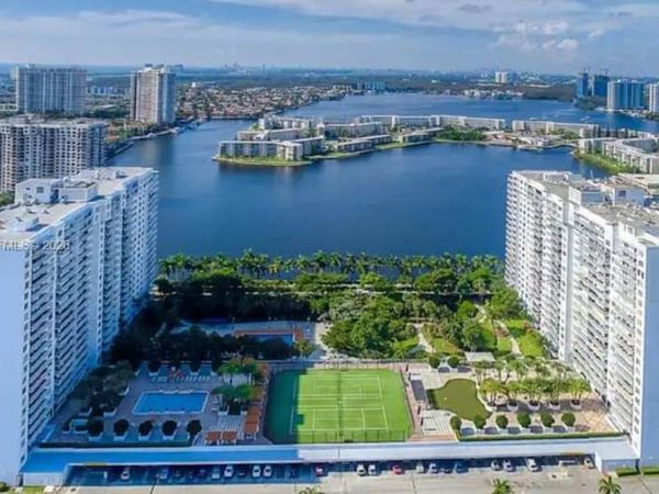 2801 NE 183rd St, Unit 1516W, Aventura, FL 33160