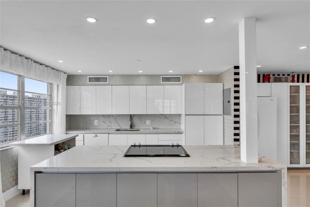 2801 NE 183rd St, Unit 1516W, Aventura, FL 33160 Photo