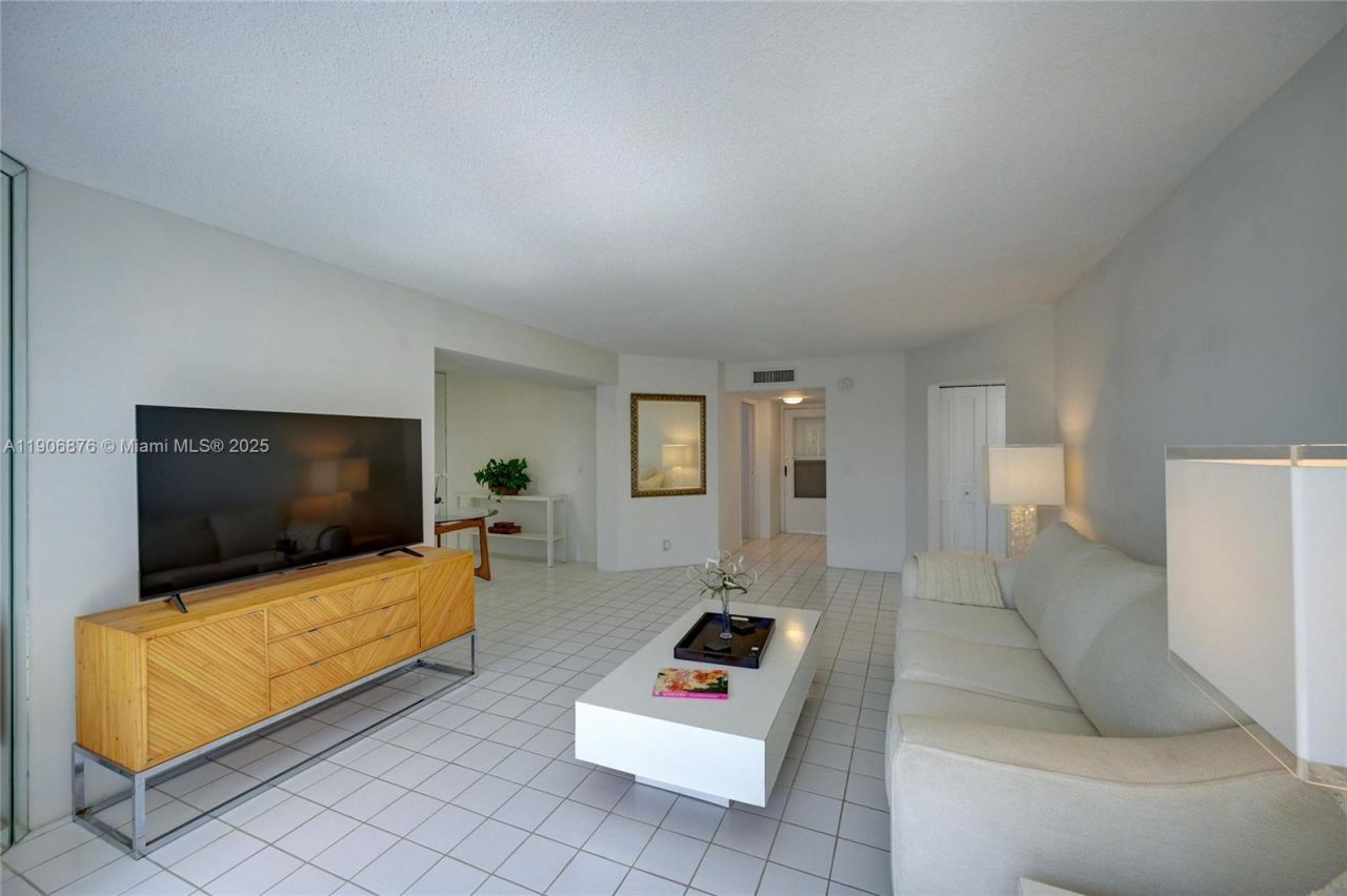 3654 Via Poinciana, Unit 502, Lake Worth, FL 33467 Photo