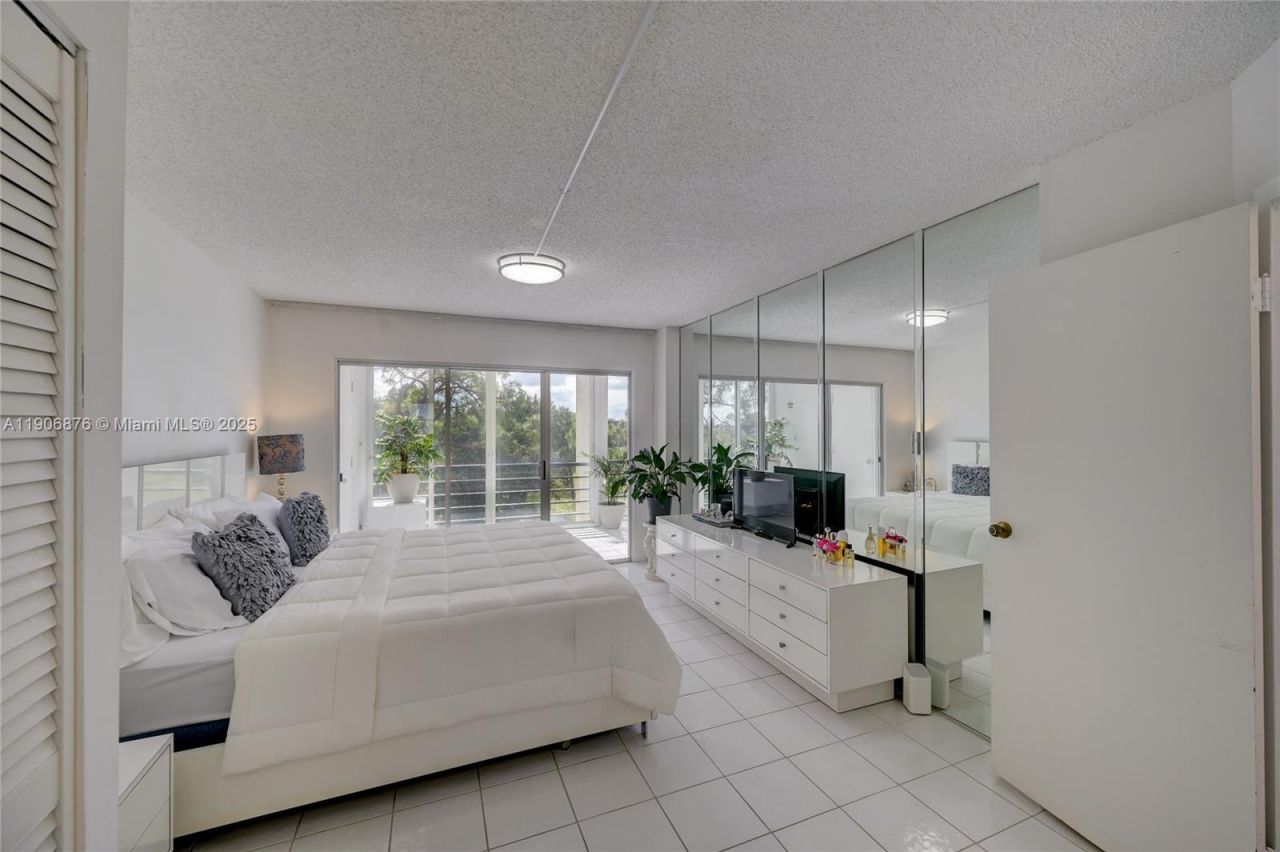 3654 Via Poinciana, Unit 502, Lake Worth, FL 33467 Photo