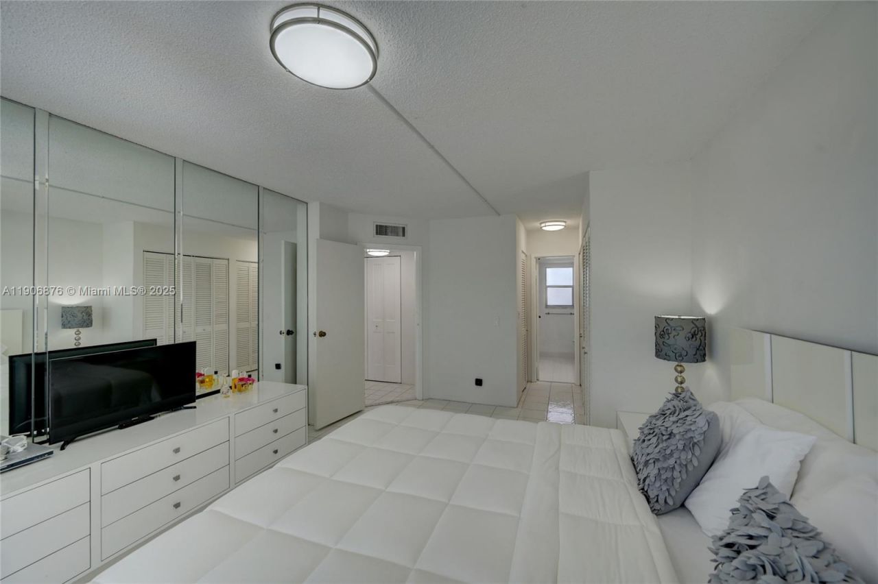3654 Via Poinciana, Unit 502, Lake Worth, FL 33467 Photo