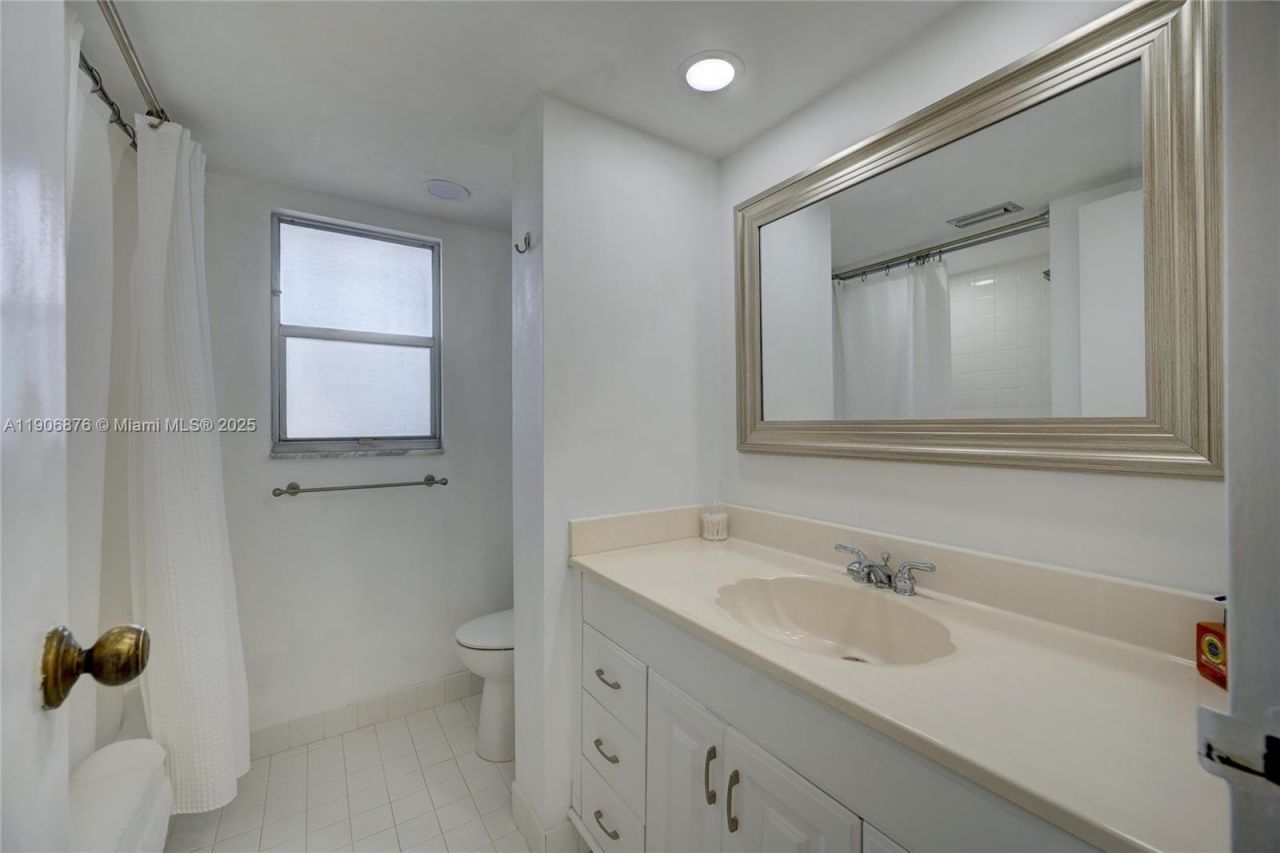 3654 Via Poinciana, Unit 502, Lake Worth, FL 33467 Photo