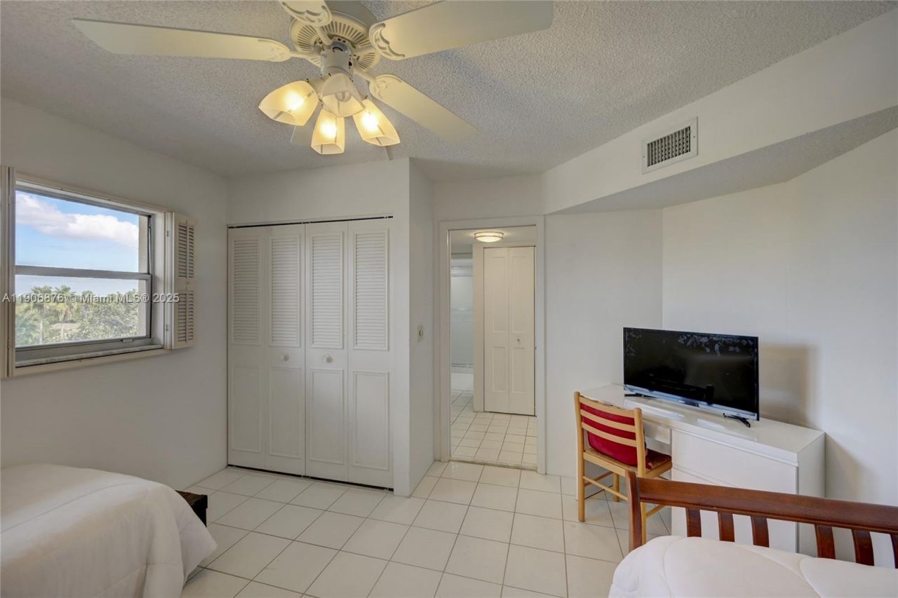 3654 Via Poinciana, Unit 502, Lake Worth, FL 33467 Photo
