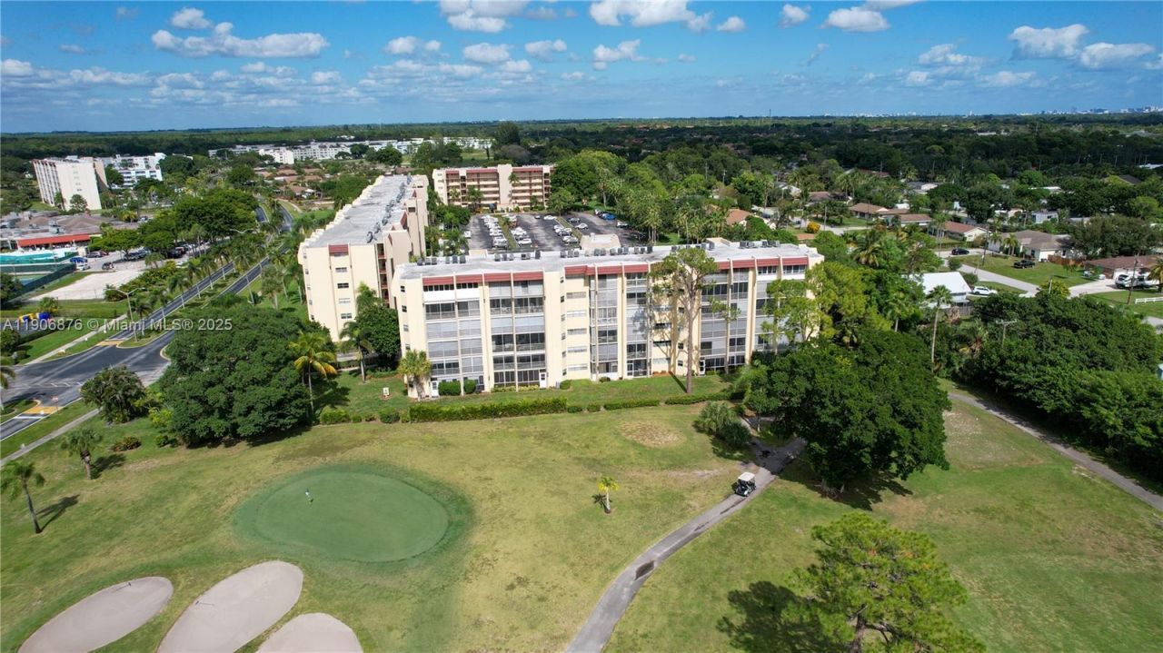3654 Via Poinciana, Unit 502, Lake Worth, FL 33467 Photo